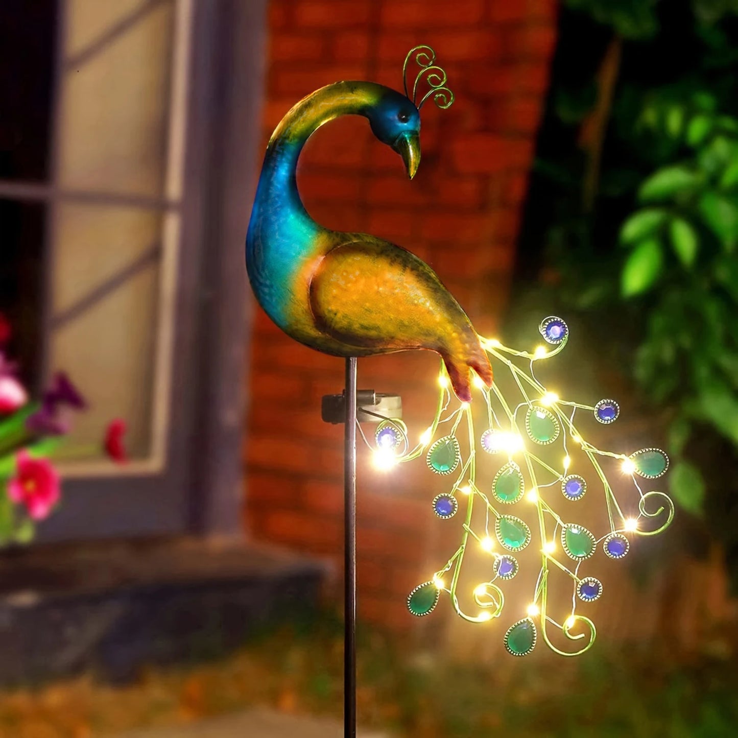 Peacock-aurinkolamppu – elegantti puutarhasisustus