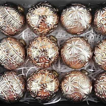 Regalia – Julgranskulor med Reliefmönster (12-pack)